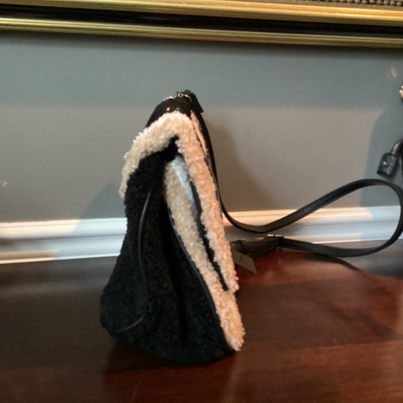 🛑sold❤️Violet Ray of NY. BNWT Fun Fur Shoulder/Crossbody Bag. Black/white/beige - Picture 3 of 4